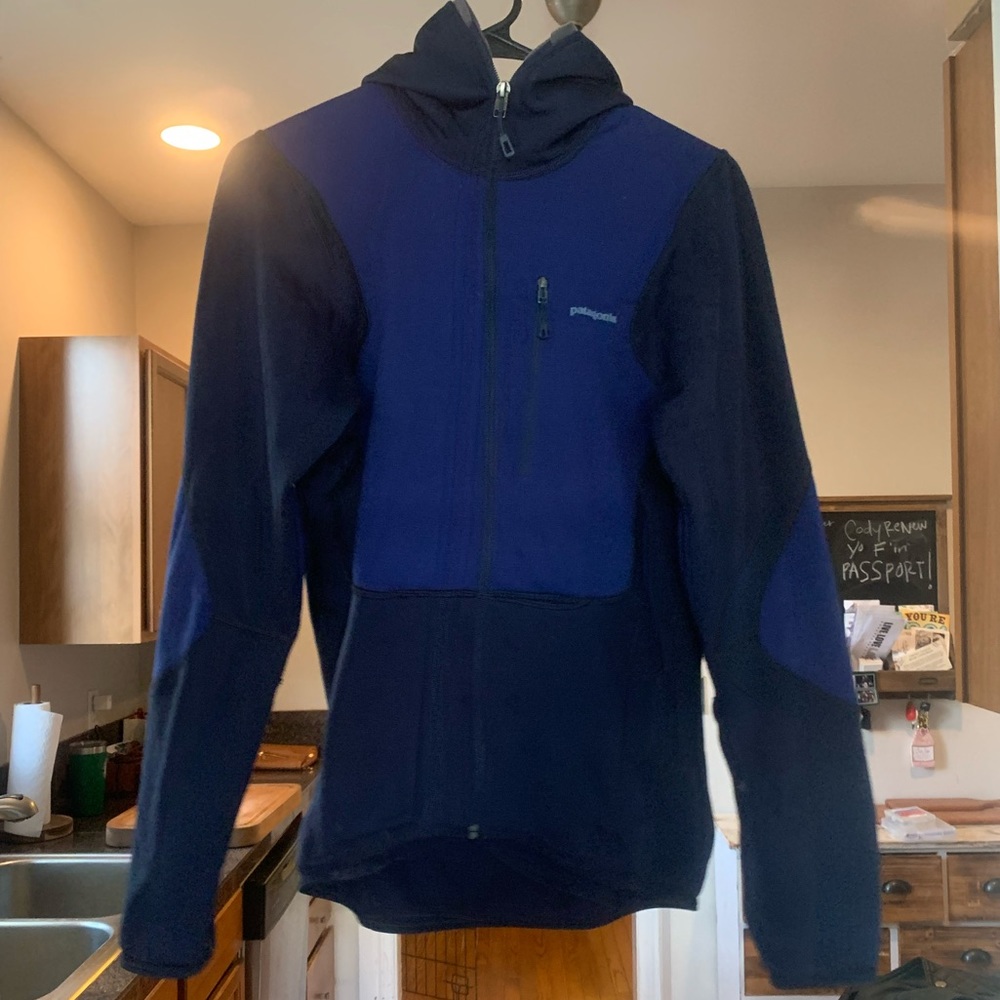 Patagonia men’s XS thermal hoodie!